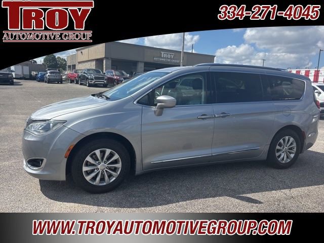 Used 2018 Chrysler Pacifica Touring-L image 9