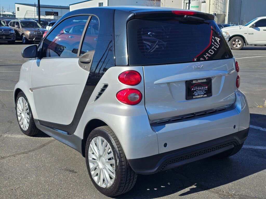 Used 2015 smart fortwo pure image 3