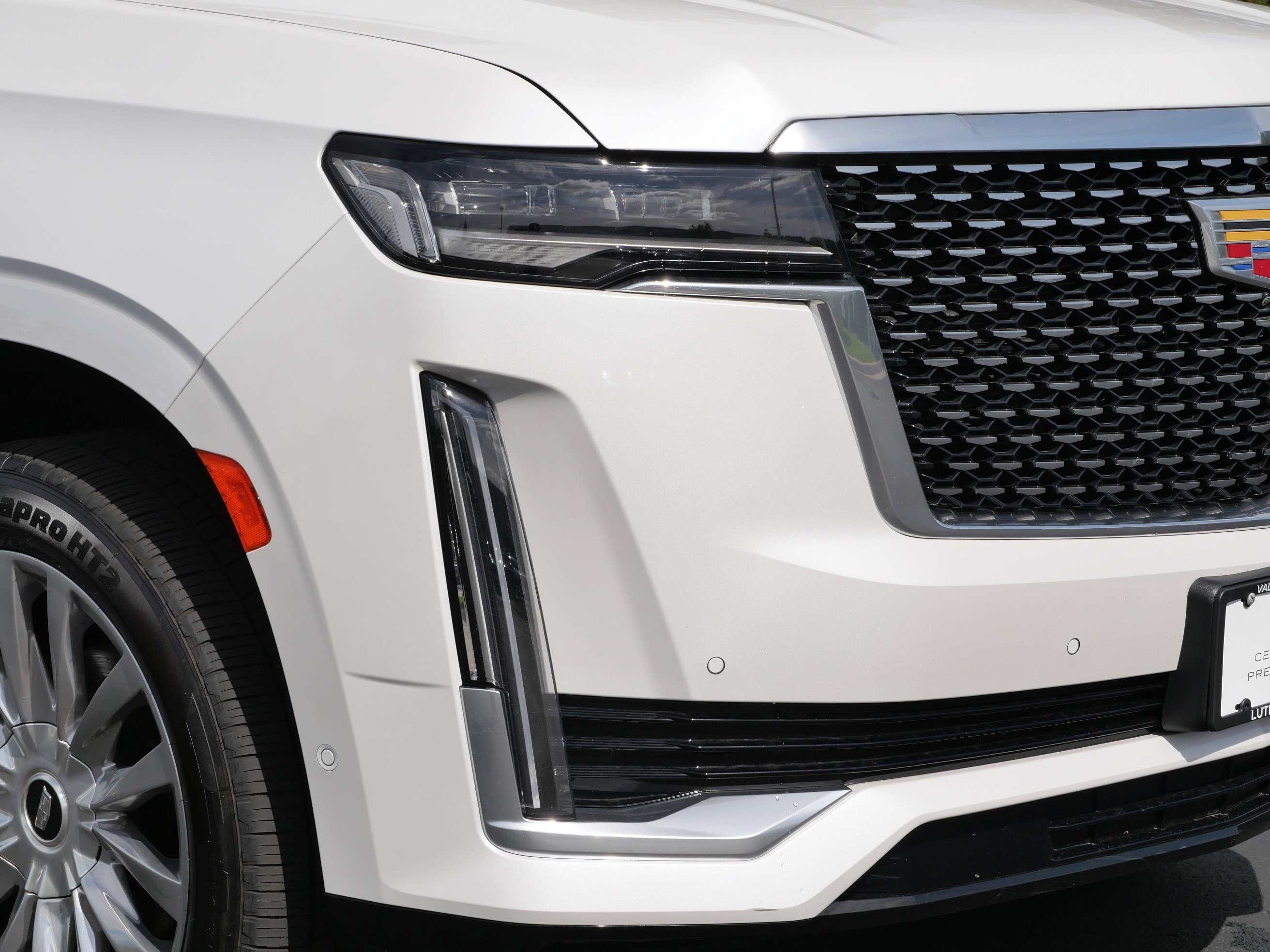 Certified 2024 Cadillac Escalade Premium Luxury w/ Performance Package AWD/4WD image 16