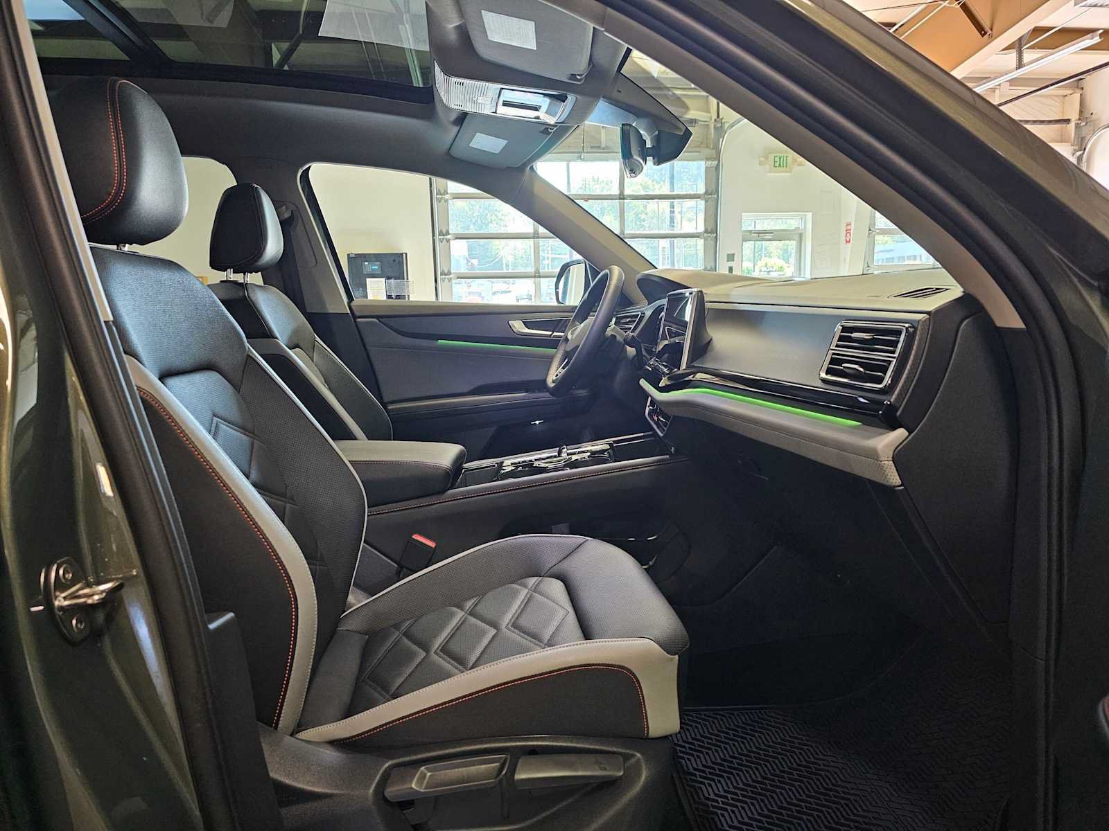 Used 2026 Volkswagen Atlas Peak Edition AWD/4WD image 10