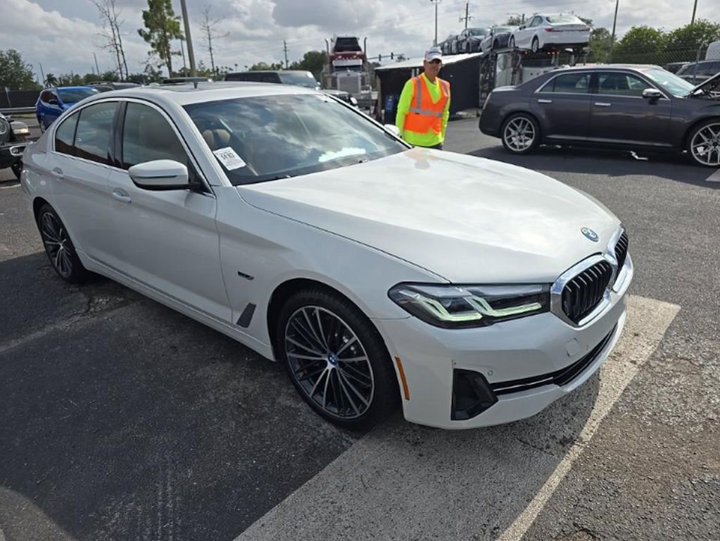 Used 2023 BMW 530e w/ Convenience Package RWD image 3