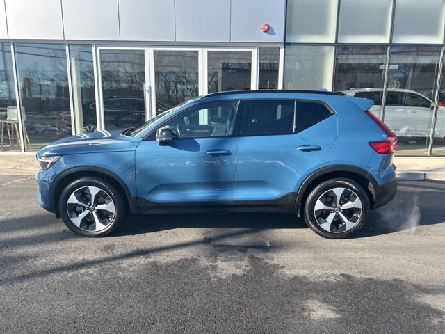 Certified 2025 Volvo XC40 B5 Plus image 2