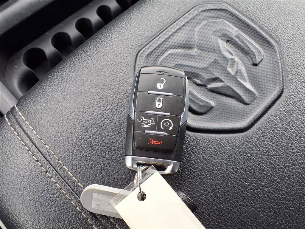 Used 2025 RAM 1500 Laramie AWD/4WD image 10