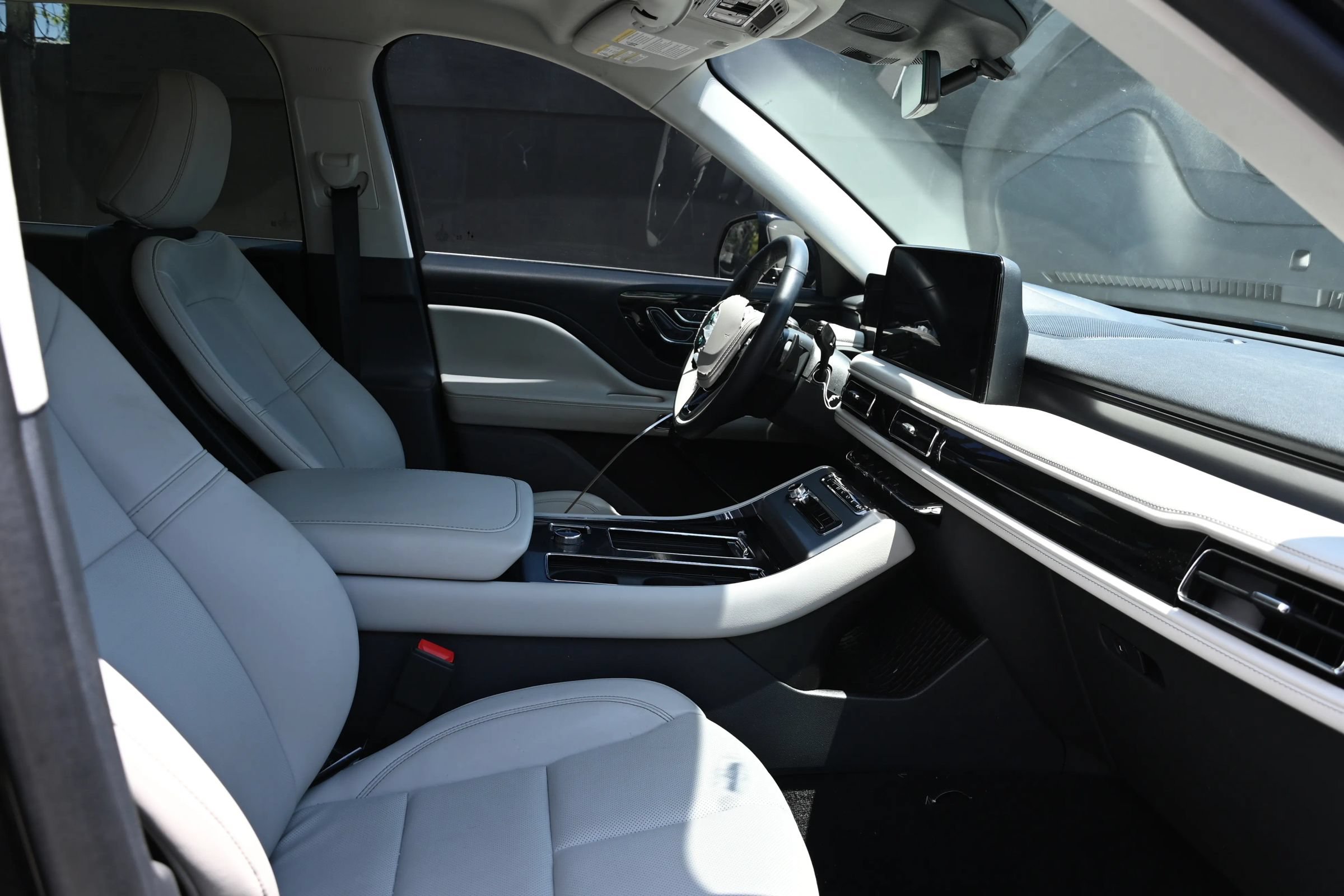 Used 2025 Lincoln Aviator 2WD image 15