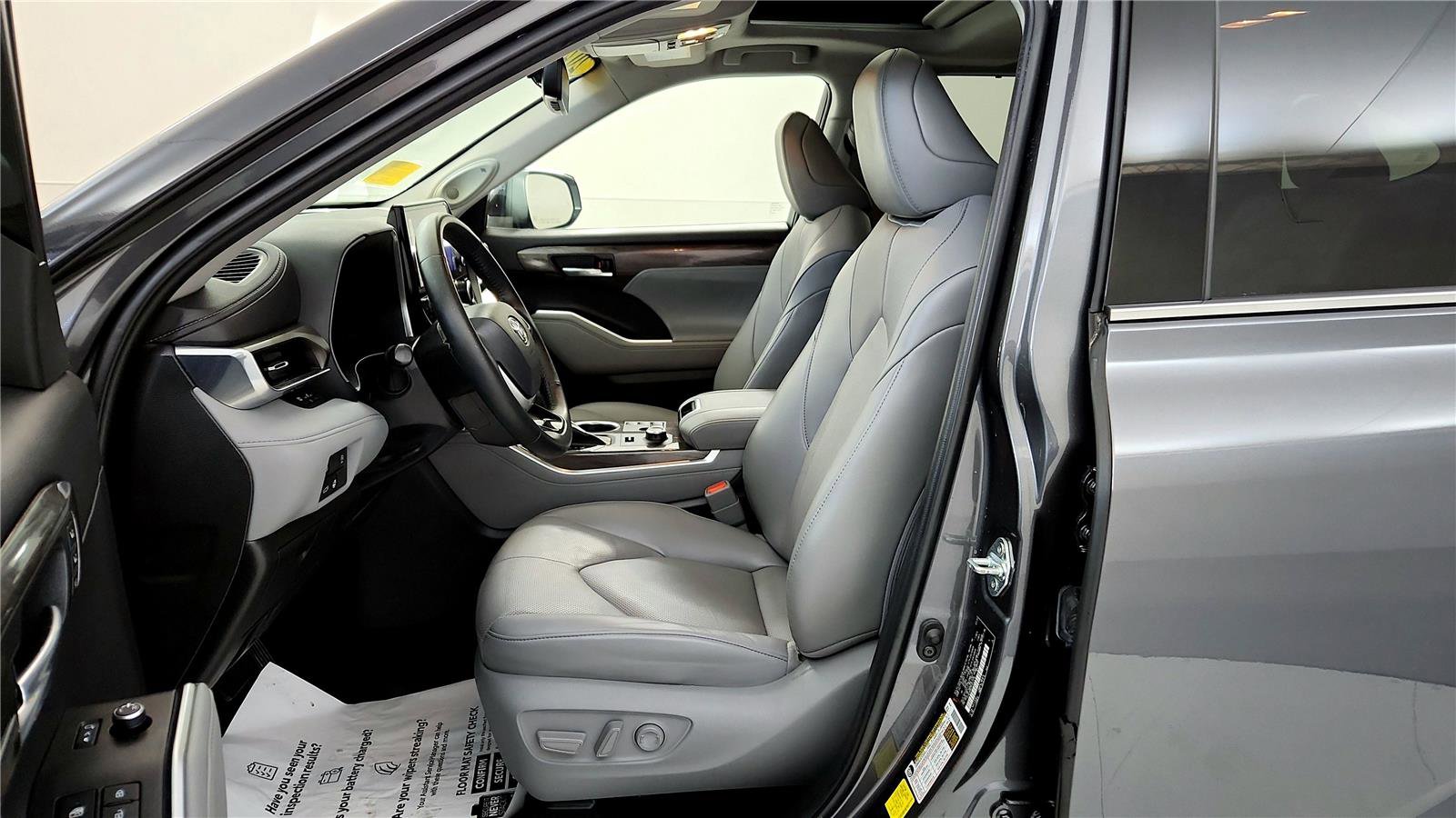 Used 2023 Toyota Highlander Limited image 26
