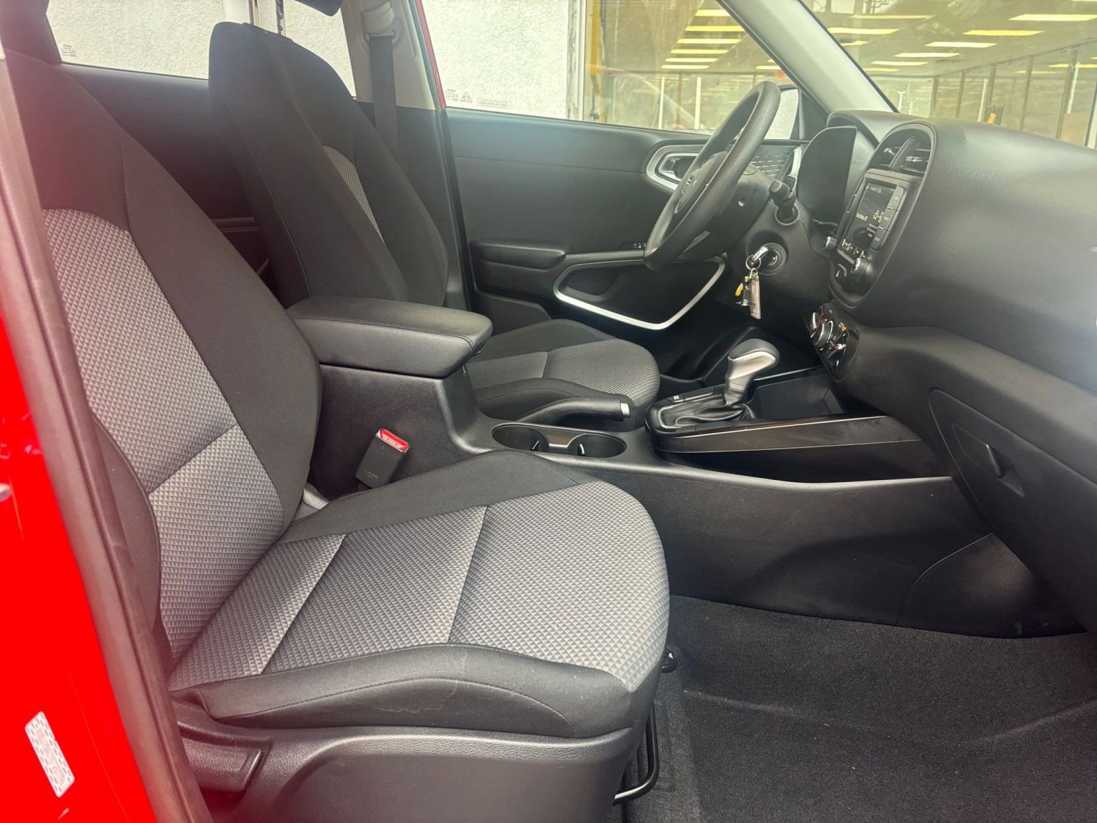 Used 2025 Kia Soul LX w/ LX Technology Package image 24
