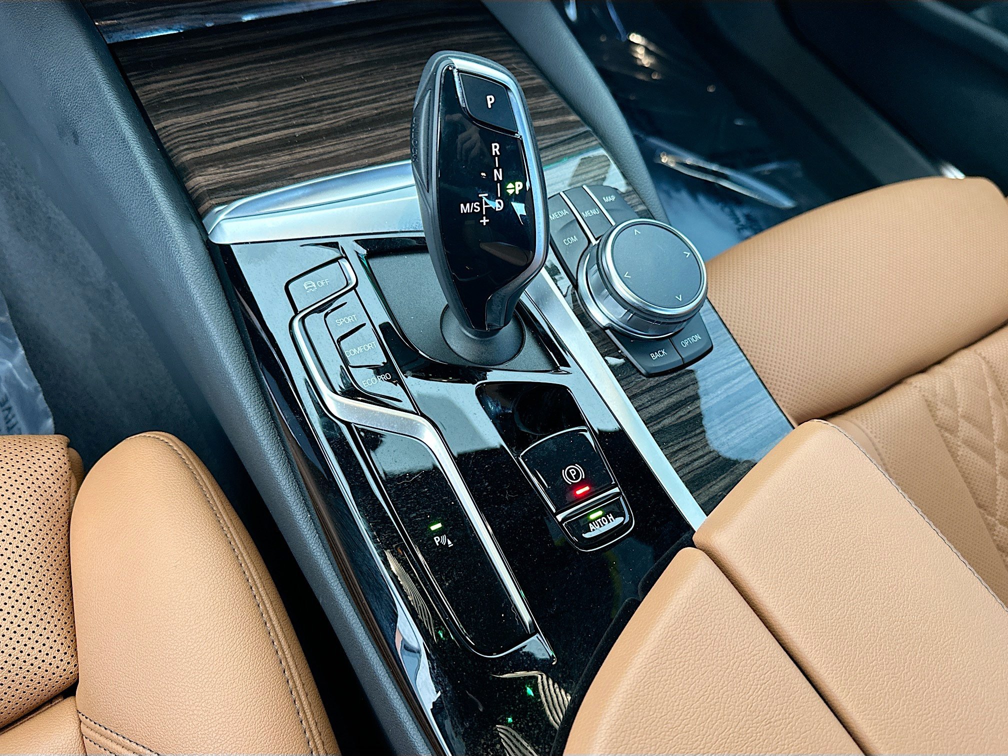 Used 2023 BMW 530i w/ Premium Package RWD image 16