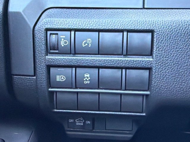 Used 2025 Toyota Tacoma SR AWD/4WD image 27