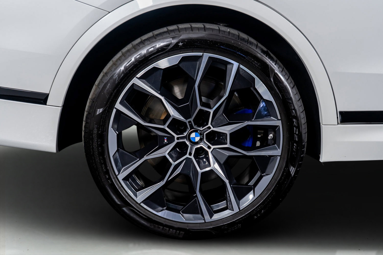 Used 2025 BMW X7 M60i image 9