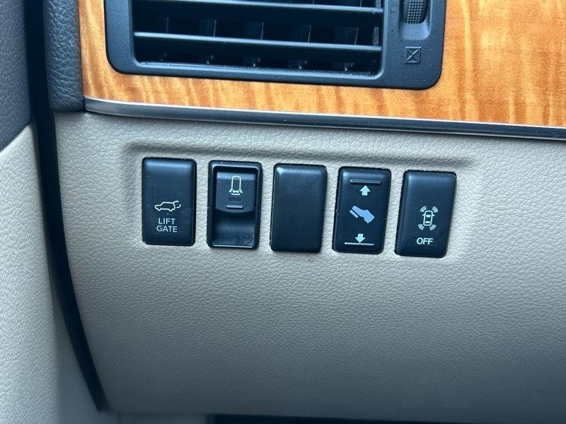 Used 2015 Nissan Armada Platinum w/ Platinum Reserve Package image 32