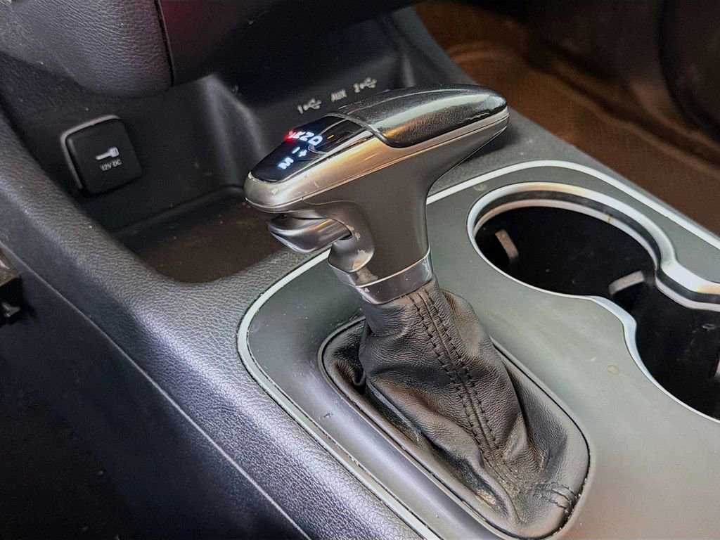 Used 2019 Dodge Durango SXT w/ 3rd Row Seating Group RWD image 19