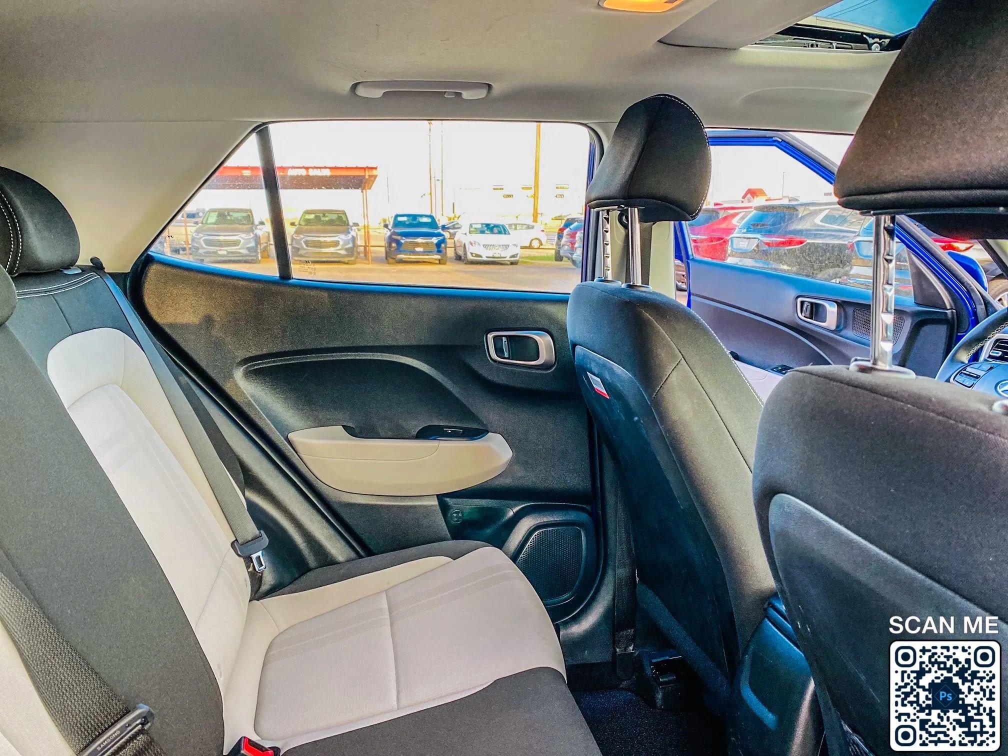 Used 2023 Hyundai Venue SEL image 29