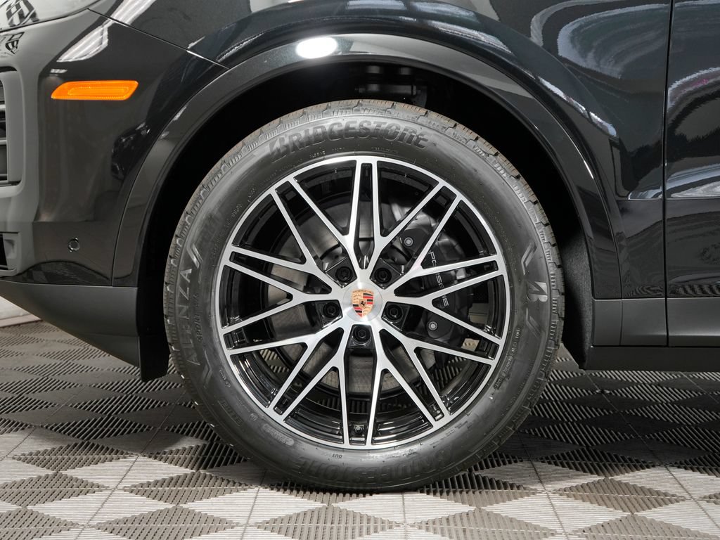 New 2026 Porsche Cayenne Coupe AWD/4WD image 13