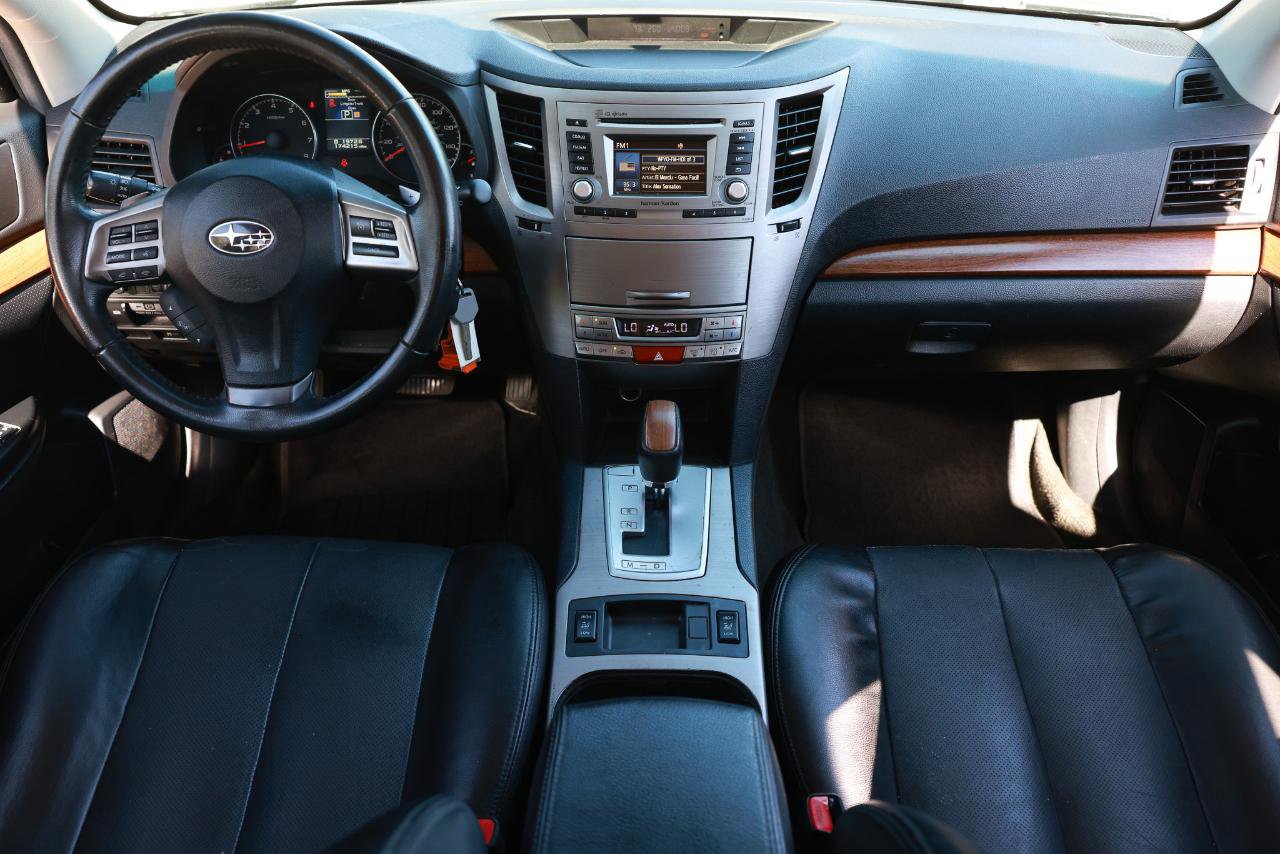 Used 2013 Subaru Outback 2.5i Limited w/ Moonroof Pkg image 2