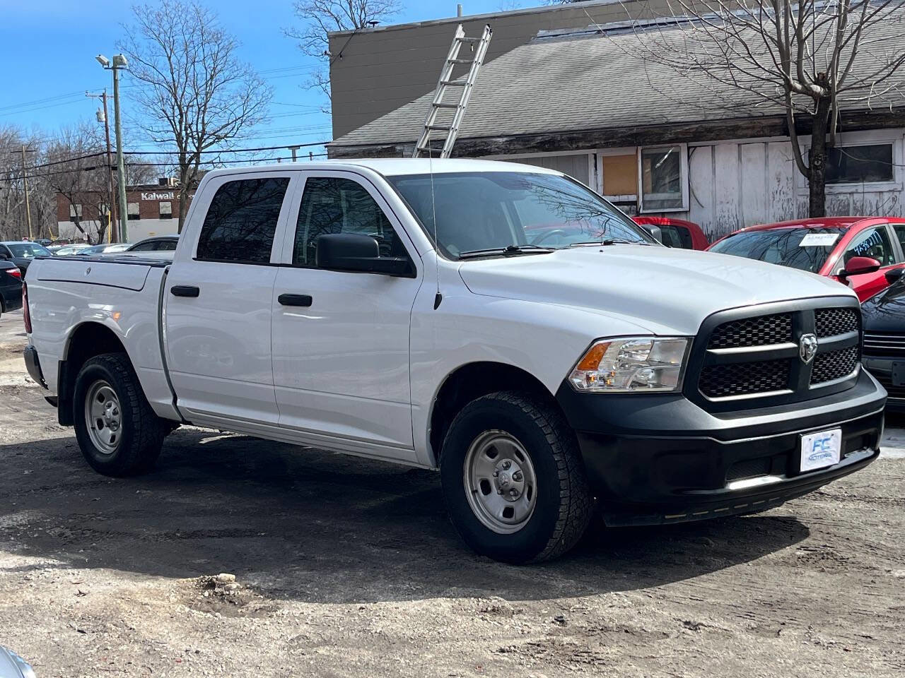 Used 2018 RAM 1500 4x4 Crew Cab image 3