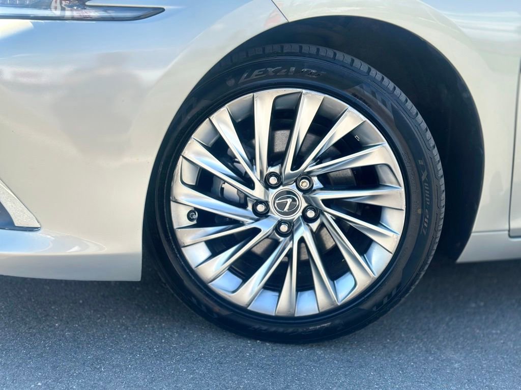 Used 2021 Lexus ES 300h w/ Accessory Package FWD image 2