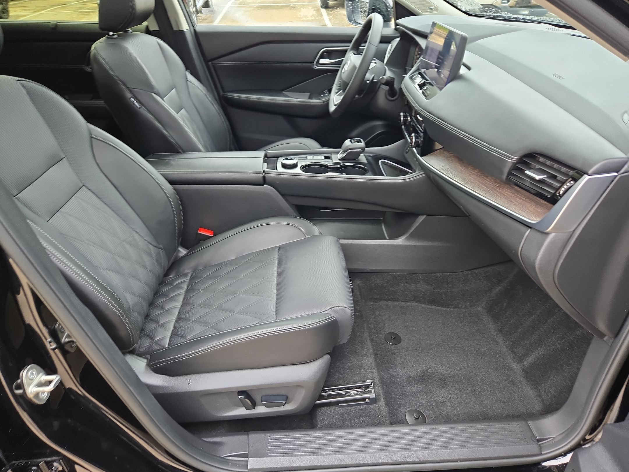 Certified 2026 Nissan Rogue Platinum w/ Platinum Premium Package AWD/4WD image 29