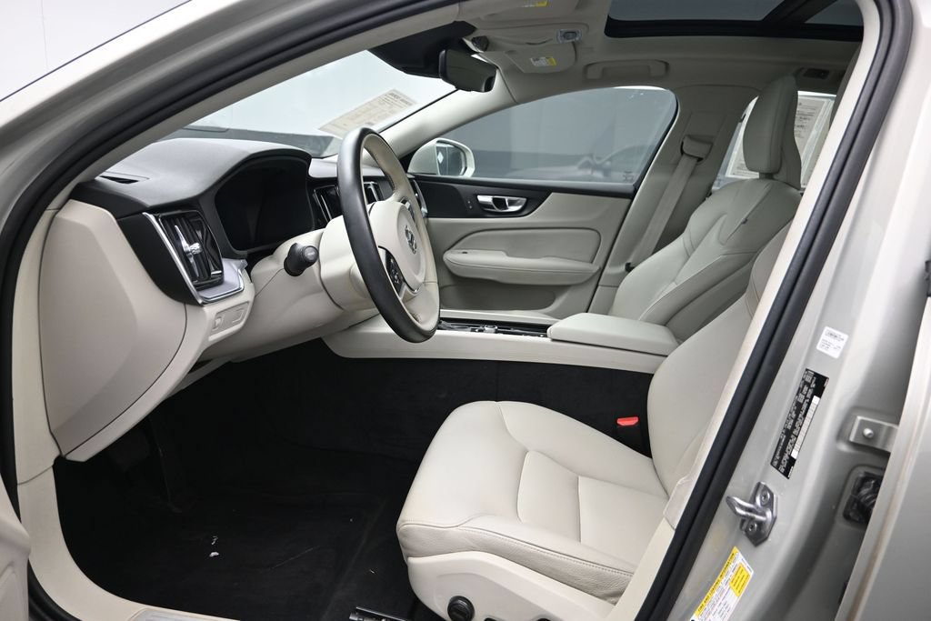Used 2020 Volvo S60 T5 Momentum FWD image 10