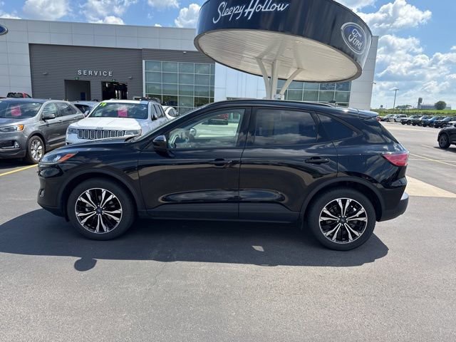 Used 2022 Ford Escape SE w/ SE Sport Appearance Package image 2