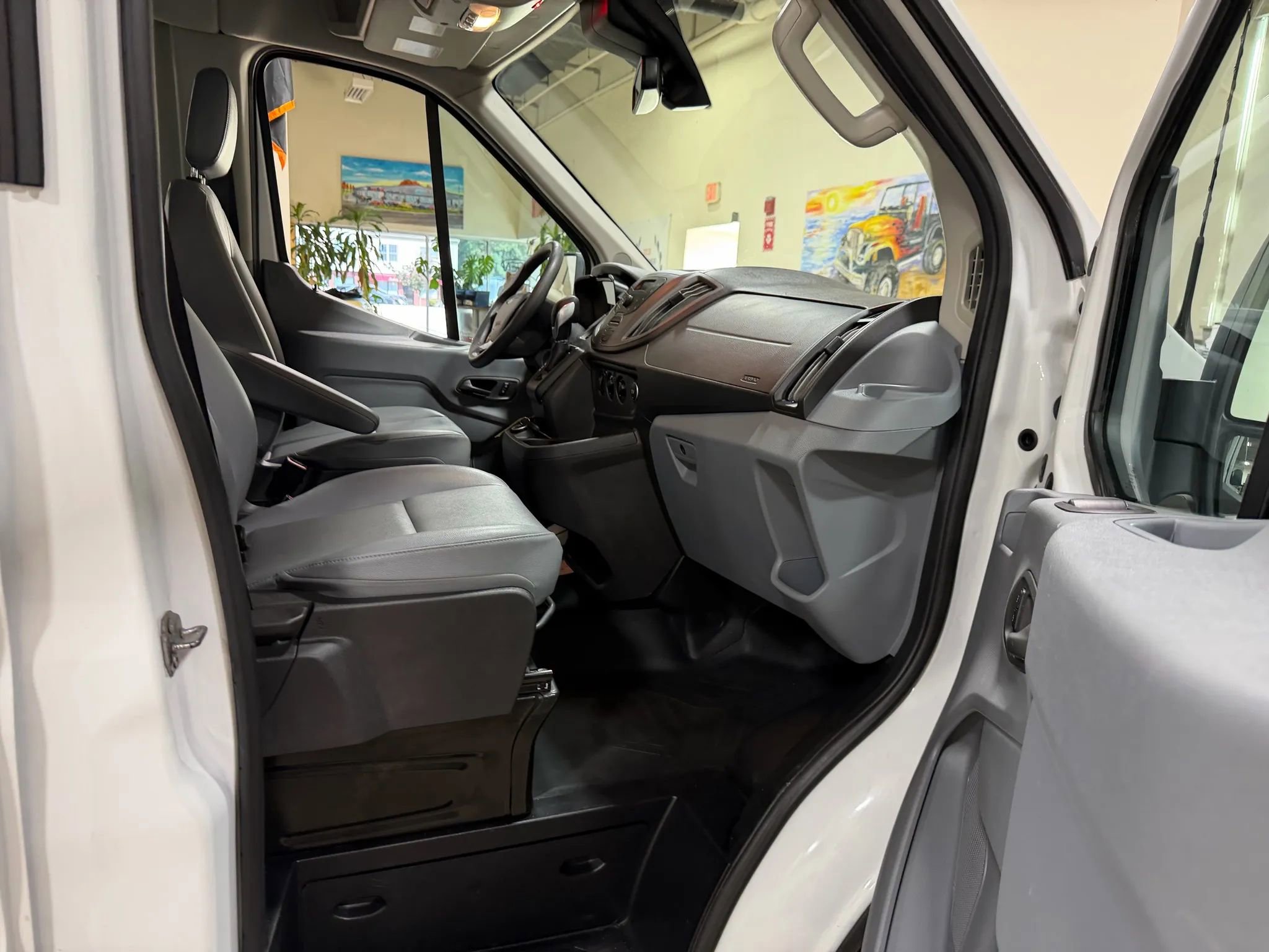 Used 2018 Ford Transit 350 XL image 38