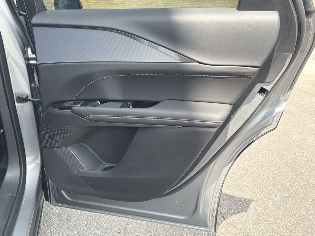 Used 2024 Cadillac Lyriq Tech image 22