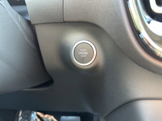 Certified 2023 Volvo XC40 B5 Ultimate w/ Climate Package image 28