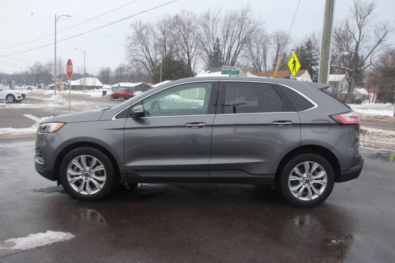 Used 2022 Ford Edge Titanium w/ Equipment Group 301A AWD/4WD image 2