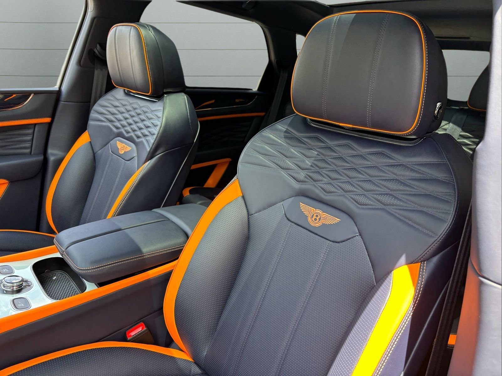 Used 2024 Bentley Bentayga image 26