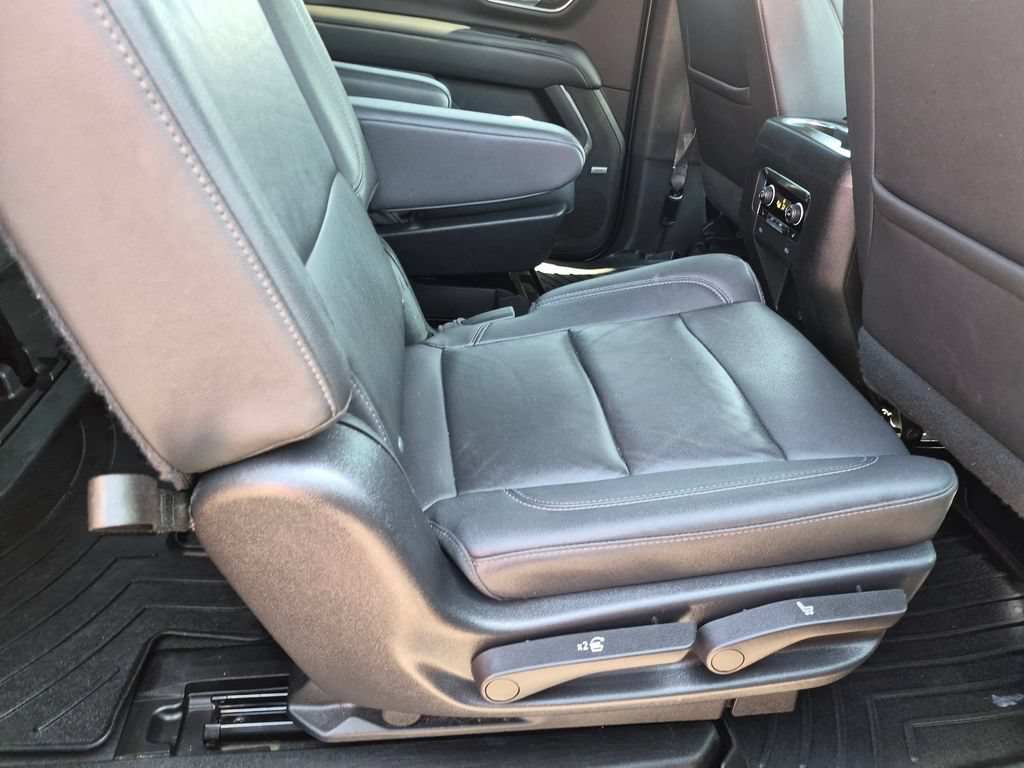 Used 2022 Chevrolet Suburban LT w/ Luxury Package AWD/4WD image 28