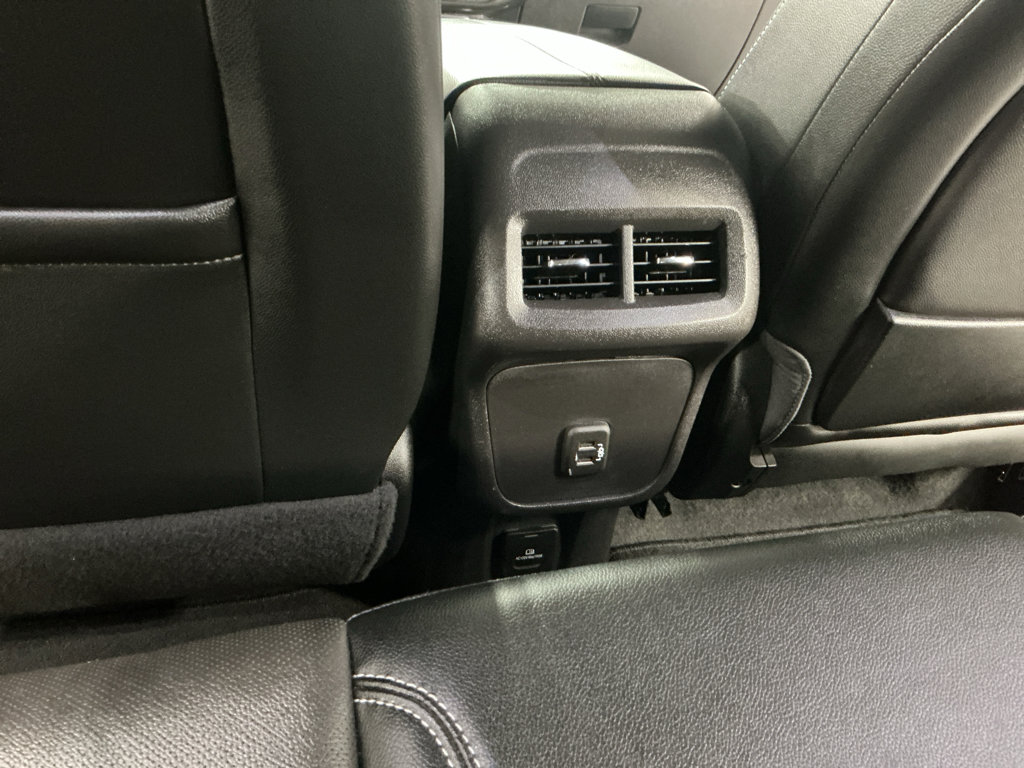 Used 2024 GMC Terrain SLT image 12