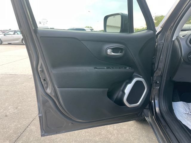 Used 2020 Jeep Renegade Latitude AWD/4WD image 20