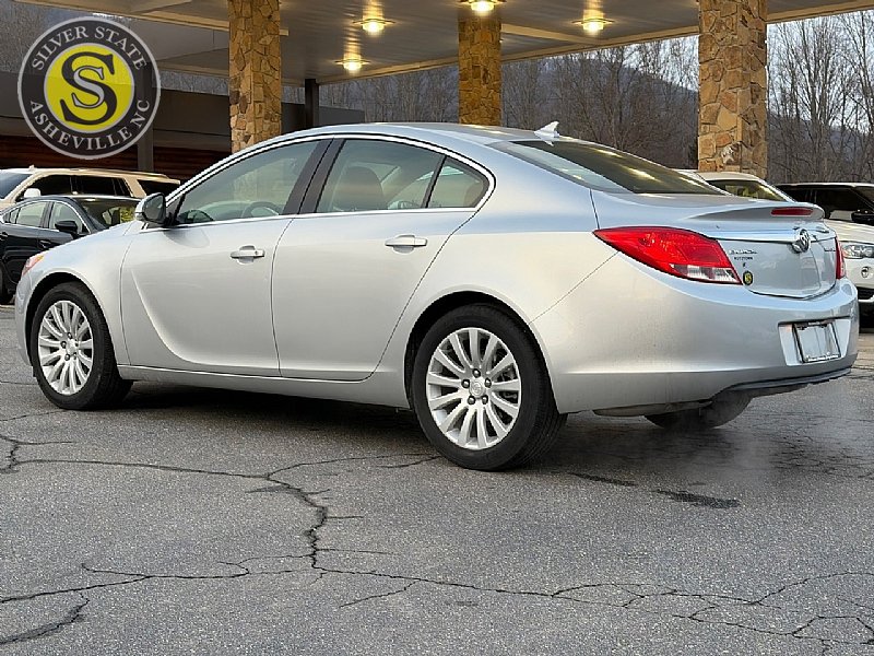 Used 2012 Buick Regal Leather image 4