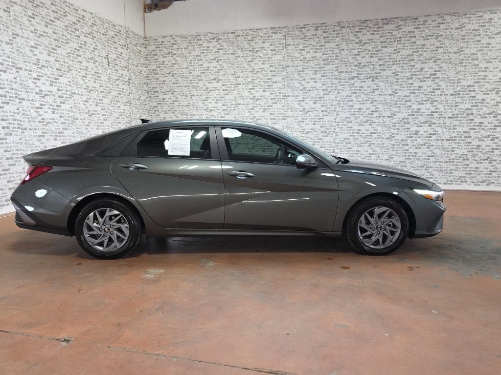 Certified 2024 Hyundai Elantra SEL FWD image 6