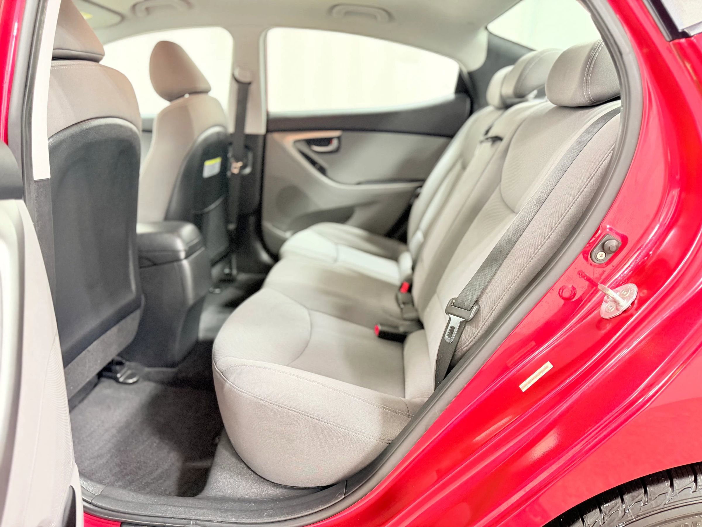 Used 2014 Hyundai Elantra SE image 33