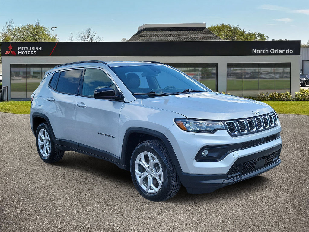 Used 2024 Jeep Compass Latitude AWD/4WD image 5