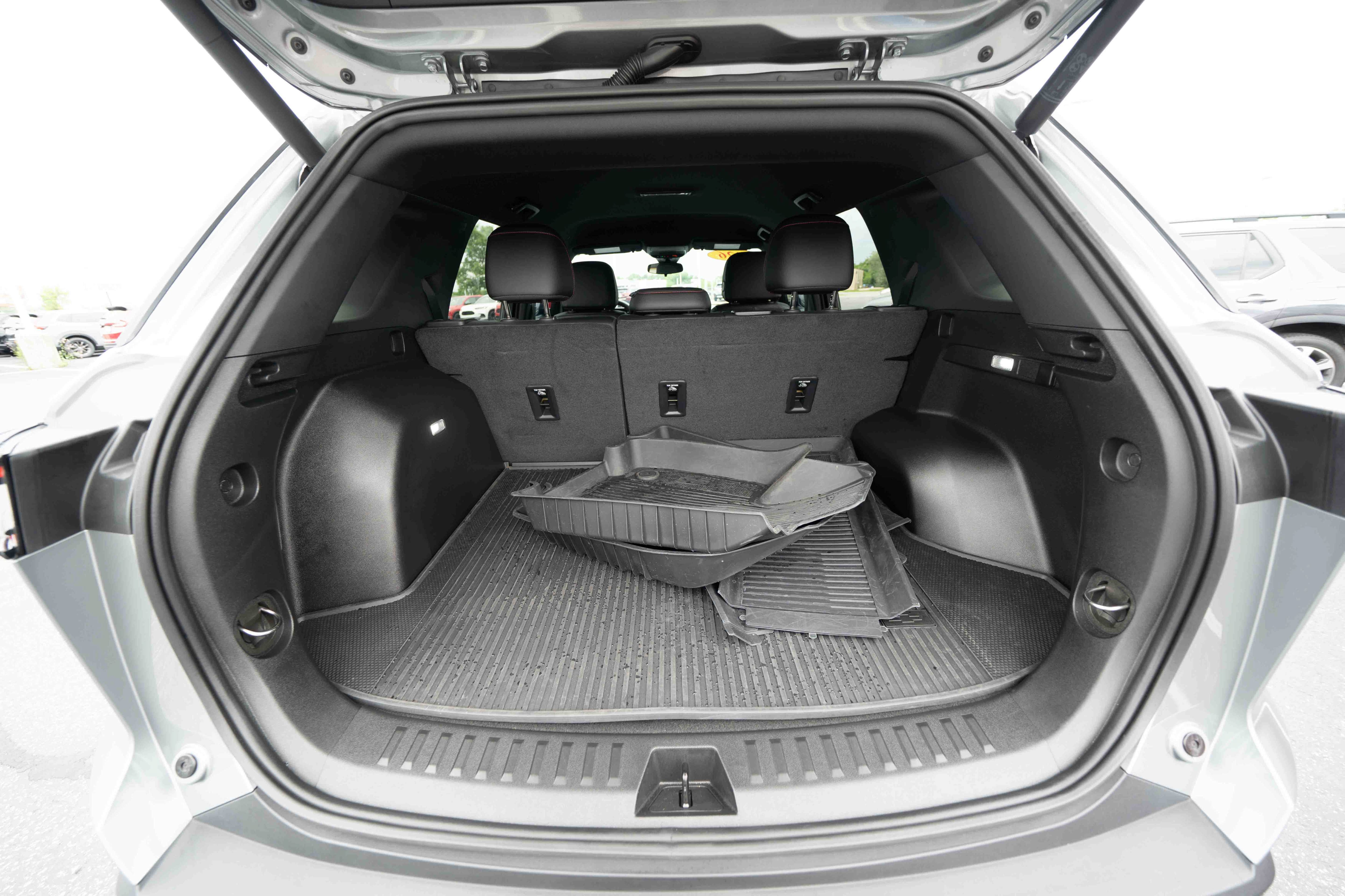 Used 2026 Chevrolet Equinox RS w/ LPO, Floor Liner Package AWD/4WD image 28