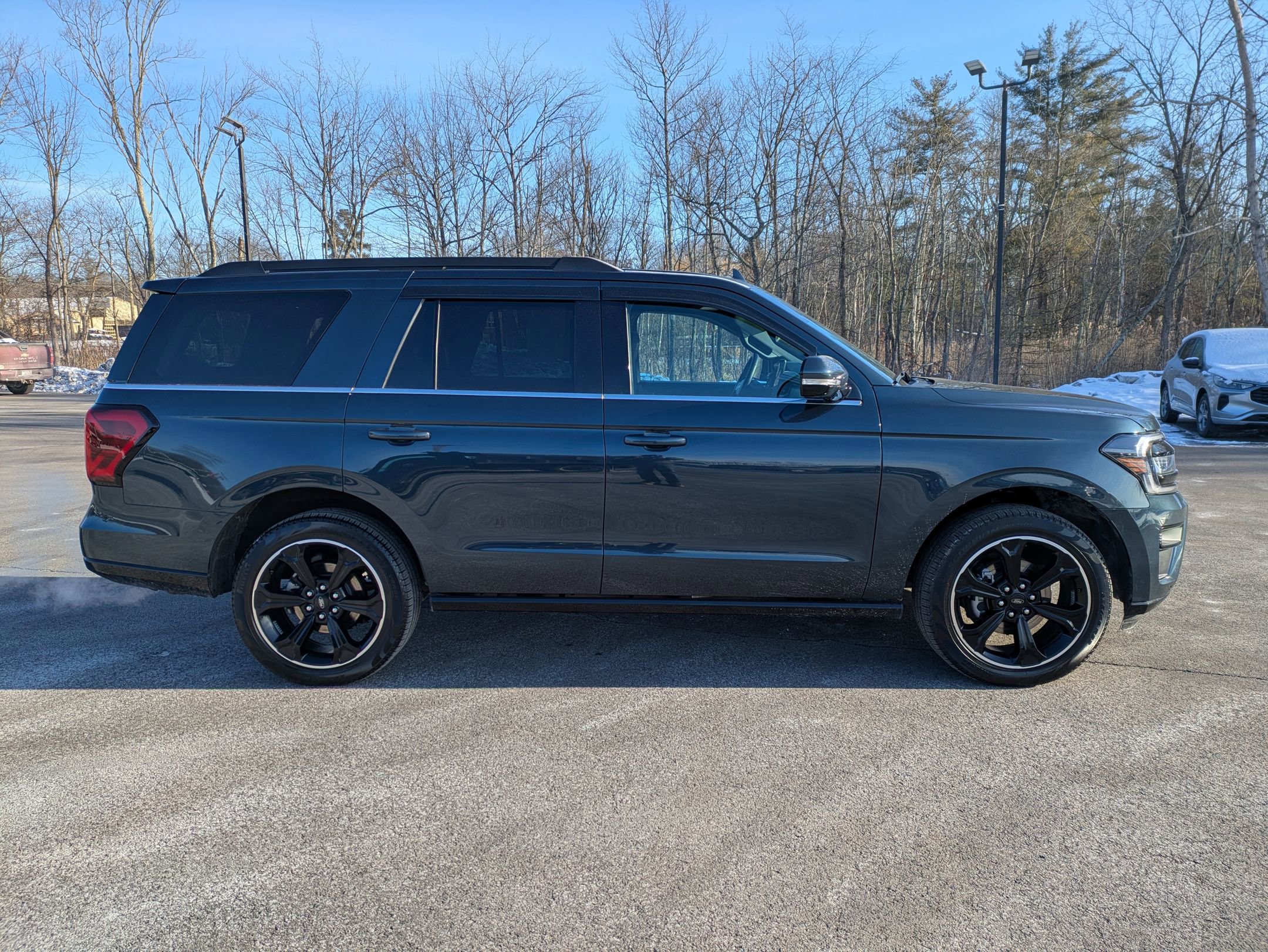 Used 2024 Ford Expedition Limited image 2