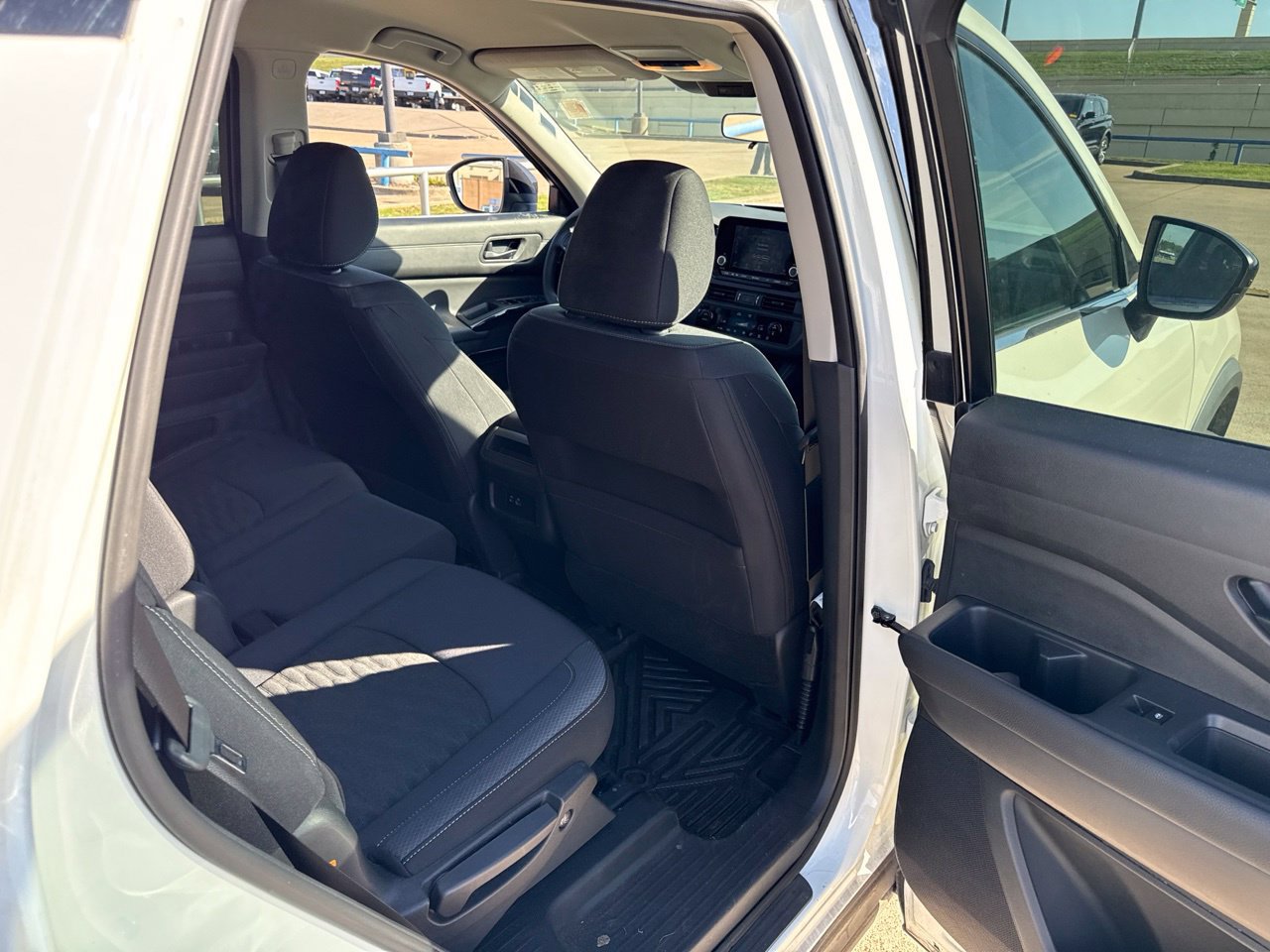 Used 2024 Nissan Pathfinder S FWD image 13