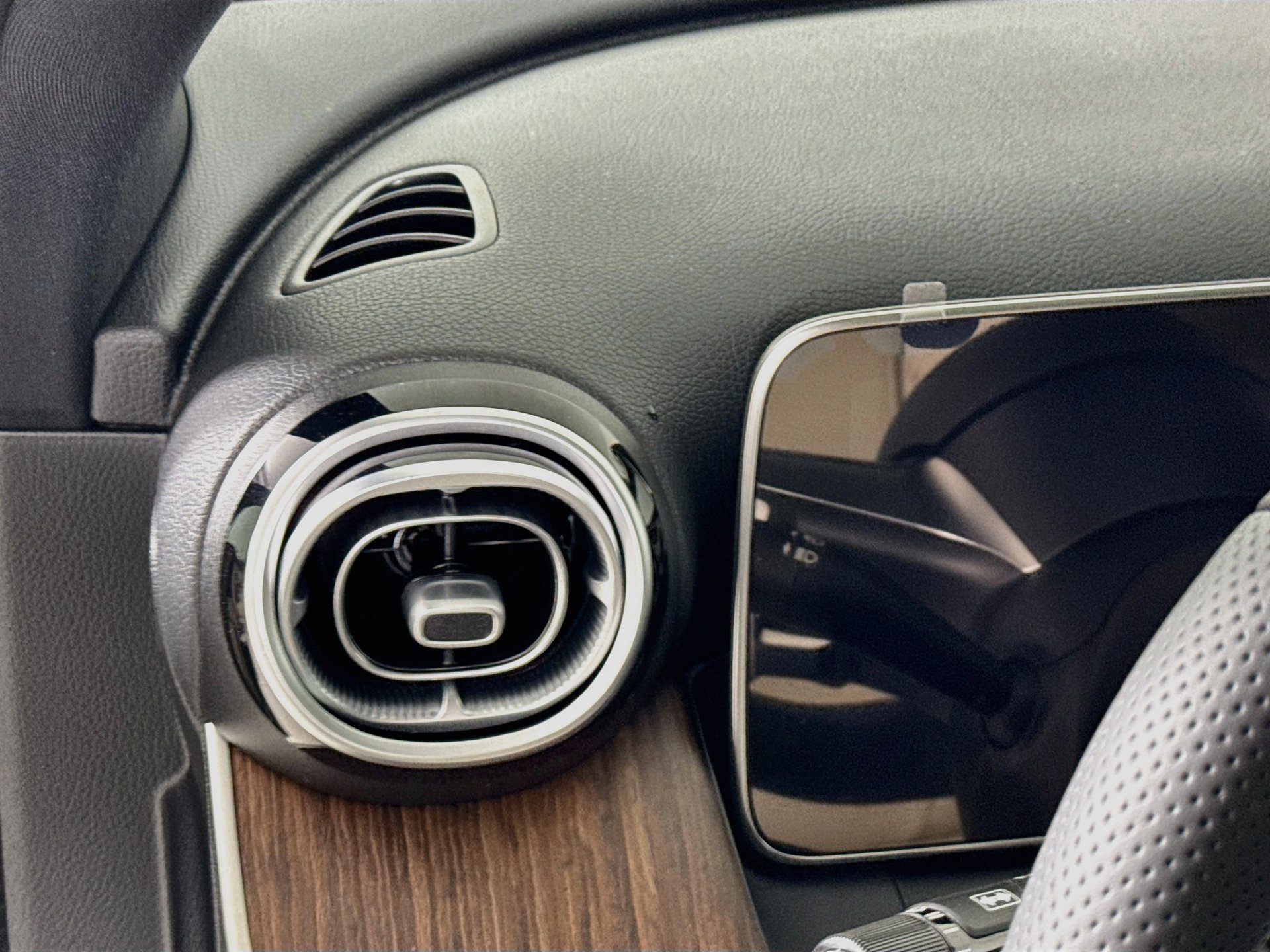 New 2027 Mercedes-Benz GLC 300 4MATIC image 11