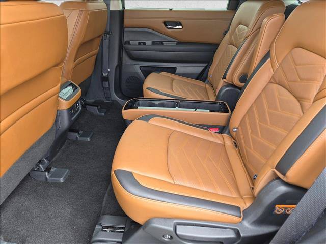 Used 2024 Nissan Pathfinder Platinum AWD/4WD image 19