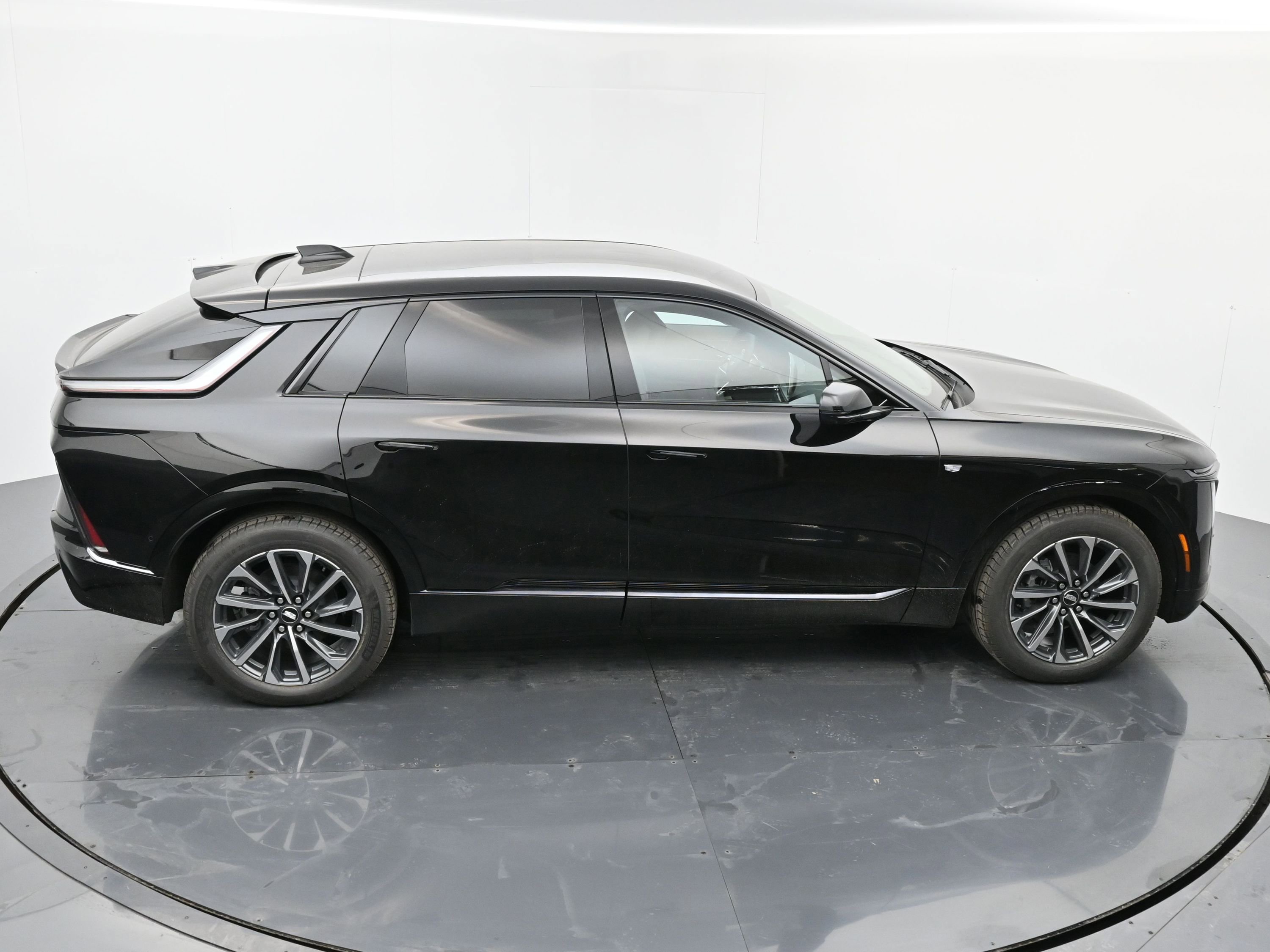 New 2025 Cadillac Lyriq Sport RWD image 28