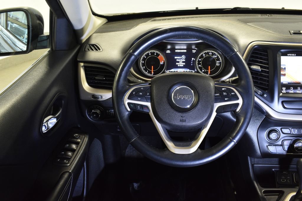 Used 2016 Jeep Cherokee Limited image 14