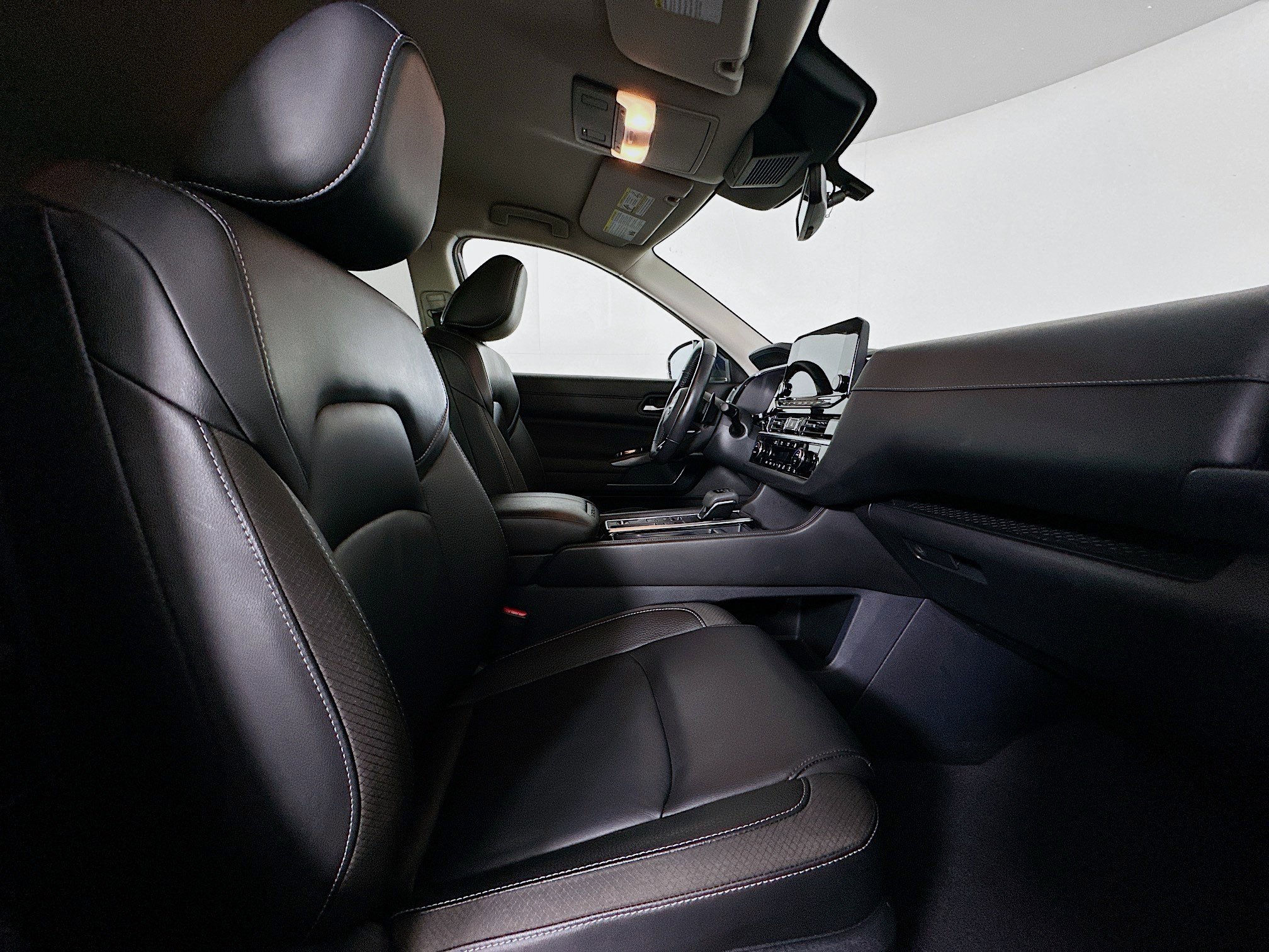 Used 2025 Nissan Pathfinder SL image 33