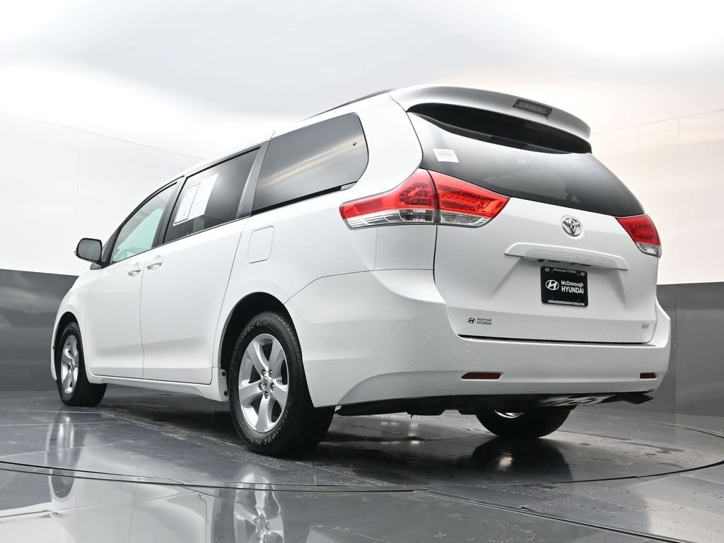 Used 2012 Toyota Sienna LE image 21