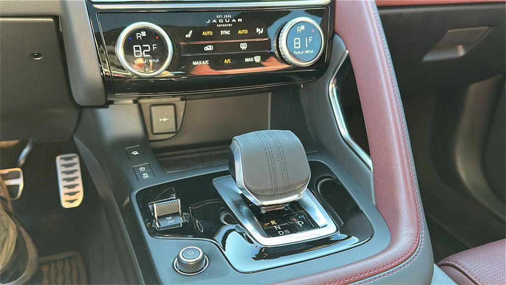 Used 2024 Jaguar E-PACE R-Dynamic SE image 16