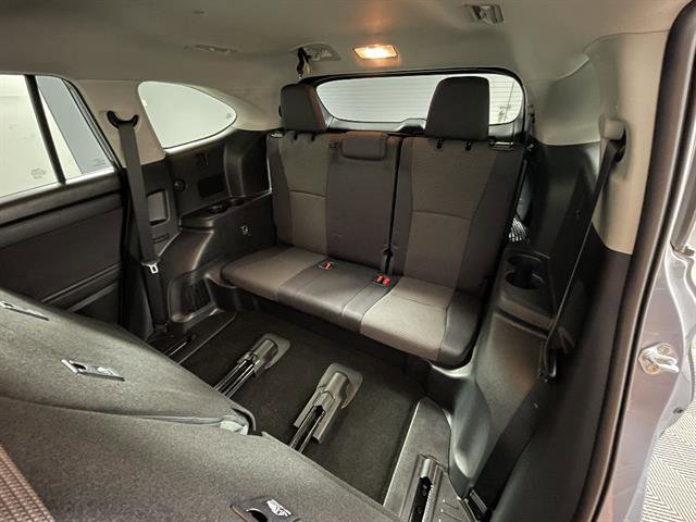 Used 2023 Toyota Highlander LE image 11
