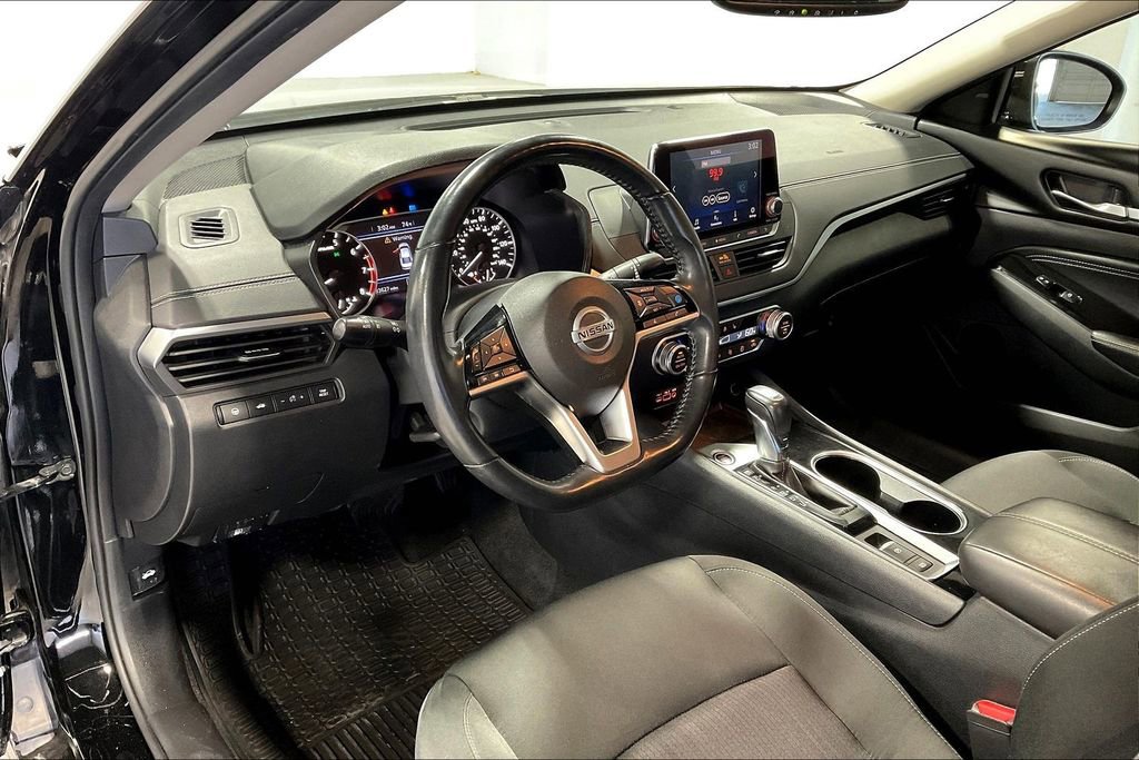 Used 2020 Nissan Altima 2.5 SV image 16