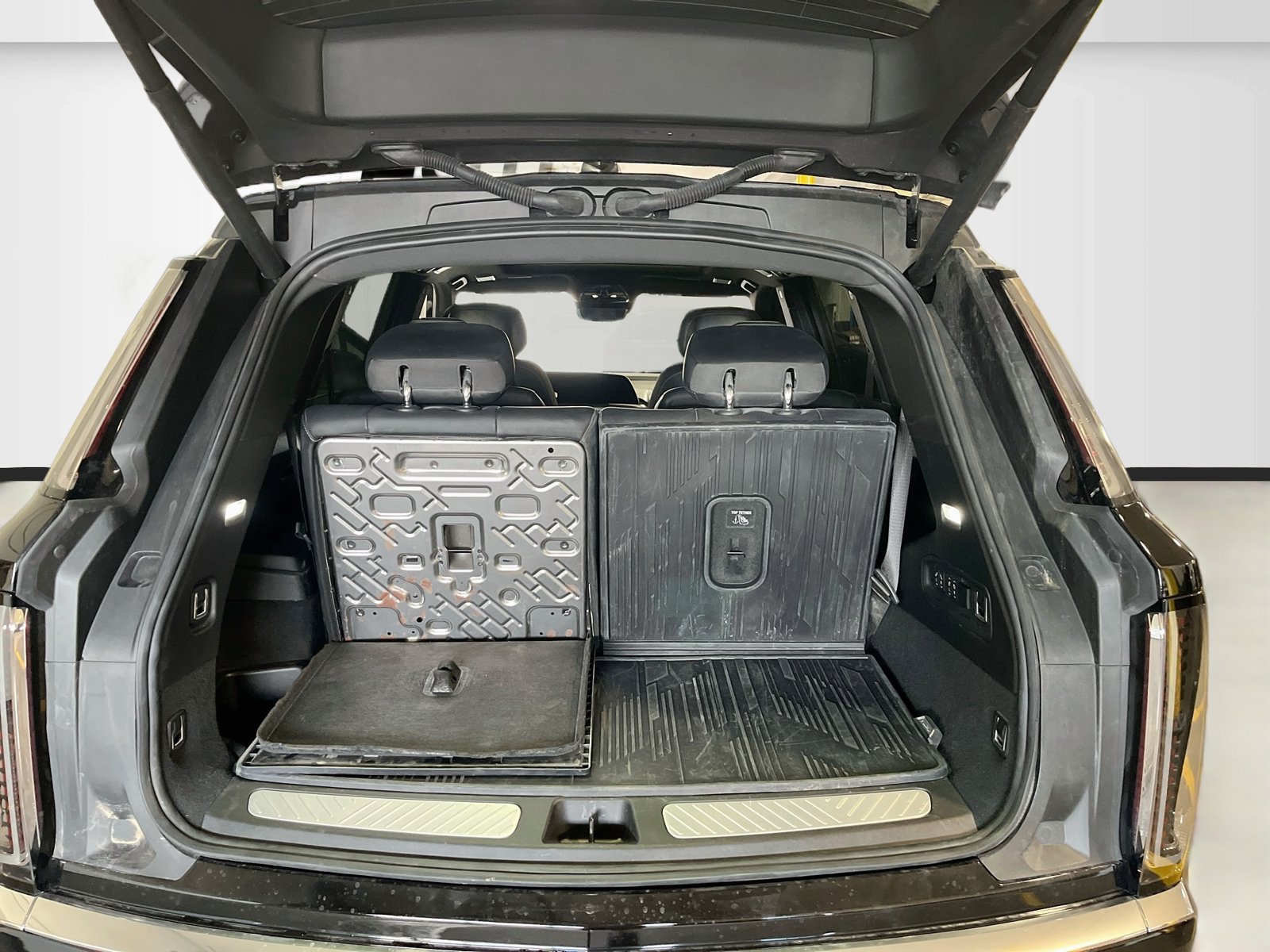 Used 2026 Cadillac Vistiq Luxury w/ LPO, Floor Liner Package AWD/4WD image 26