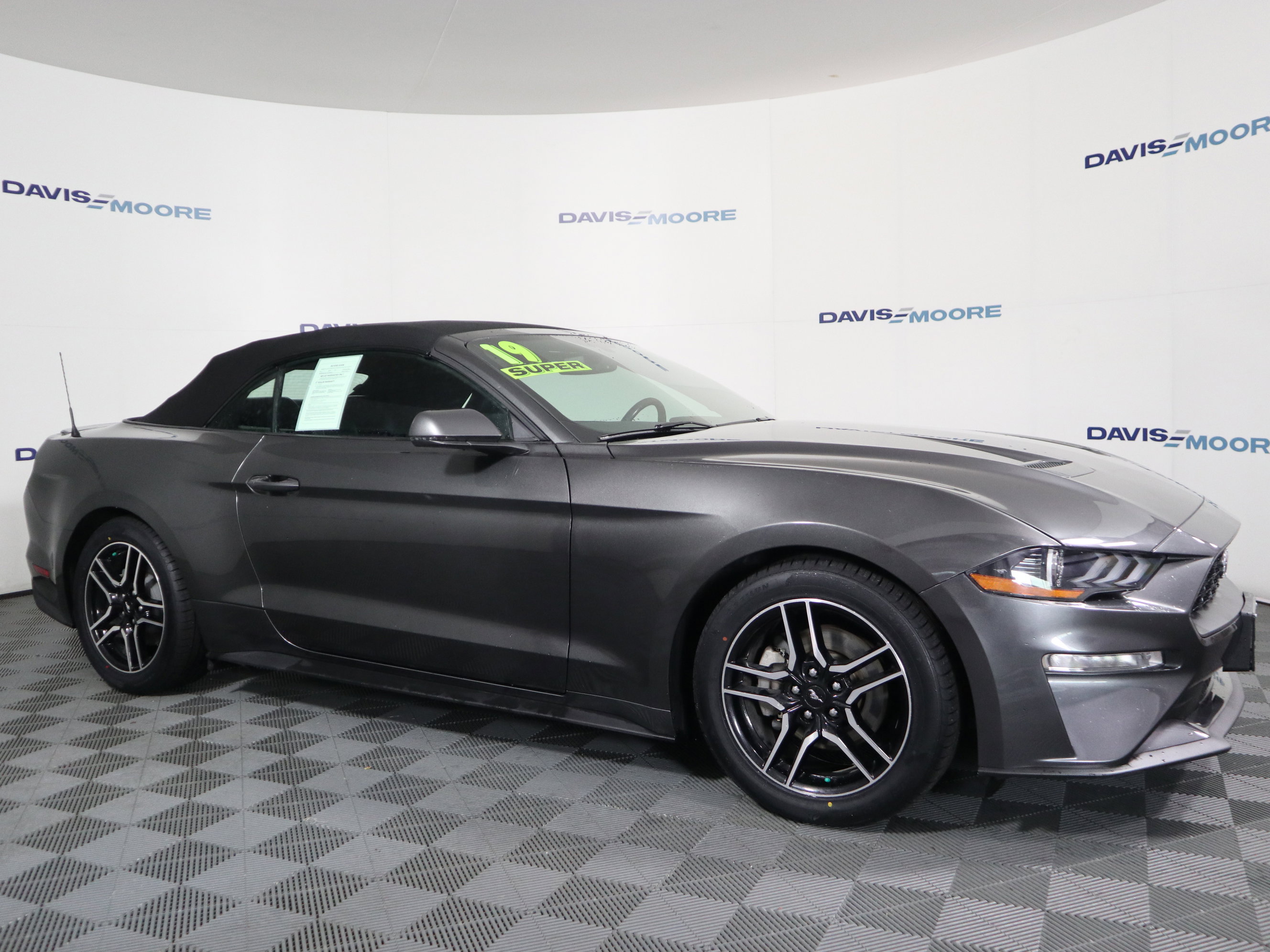 Used 2019 Ford Mustang Premium image 4