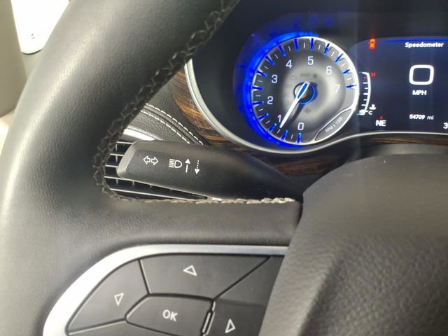 Used 2023 Chrysler Pacifica Limited image 20
